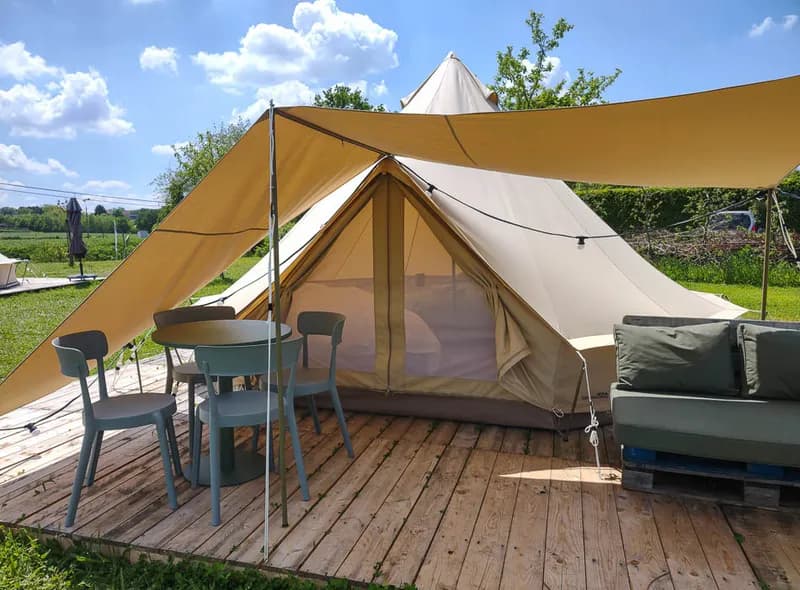 PH Glamping Tent Vooraan Open Terras Zitbank Zomer201 Jasmina Loots W950