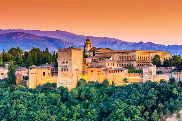 Istock 654744376 Alhambra Groepsreis Granada Scstock W1280