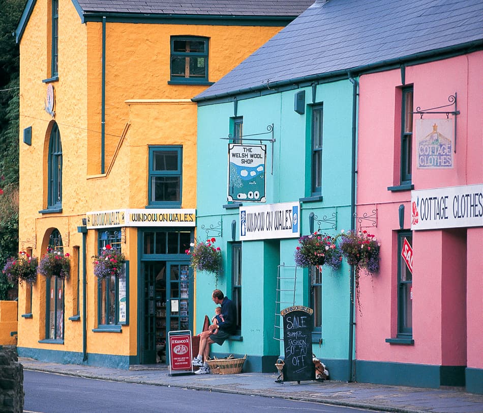 GR13 92 Straatbeeld 2 Copyright Wales Tourist Board Export W950