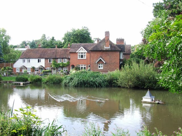 GB1CBA 2048Px Brattle Mill Pond, Wateringbury Geograph.Org.Uk 3584859 Brattle Mill Pond, Wateringbury By Chris Whippet, CC BY SA 2.0, Via Wikimedia Commons