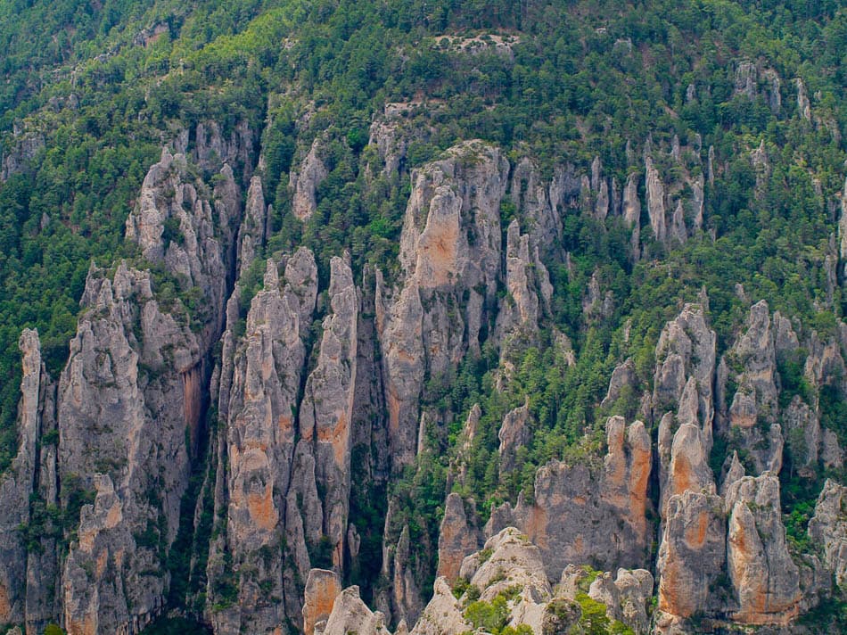 Les-Gubies-steep-cliffs-deep-gorges_Ignacio Teres_w950