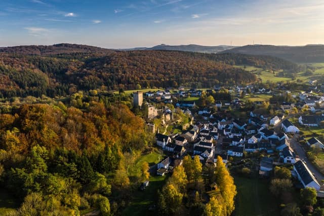 08_Eifelsteig-2019-141-Kerpen-mit-Burg-Eifel-Tourismus-GmbH-Dominik-Ketz_export