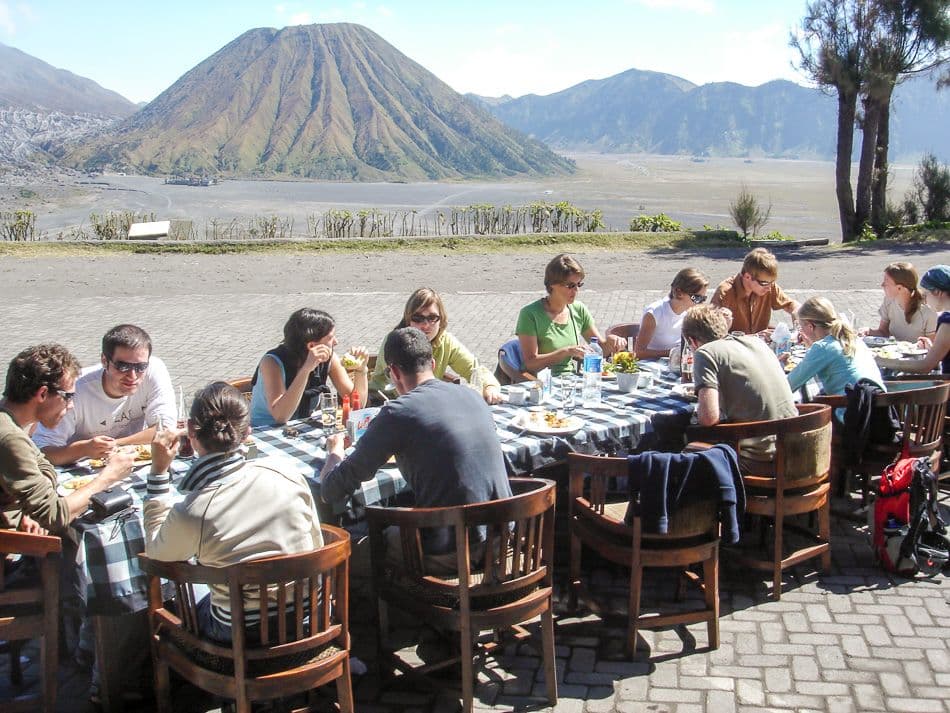 Indonesie-07-Dumortier-Elke-lunch-Bromo_export_w950