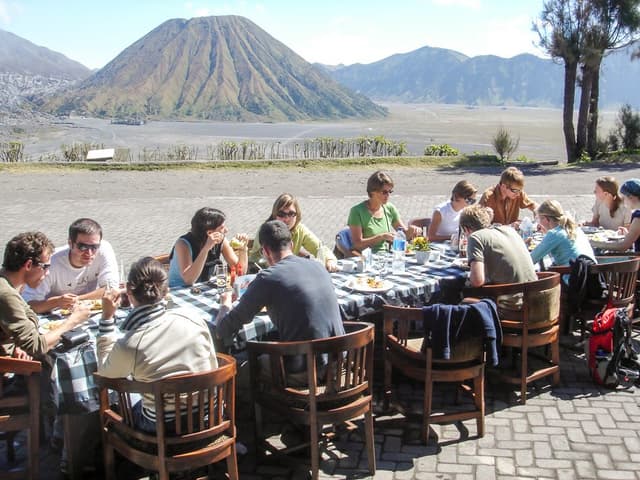 Indonesie-07-Dumortier-Elke-lunch-Bromo_export_w950