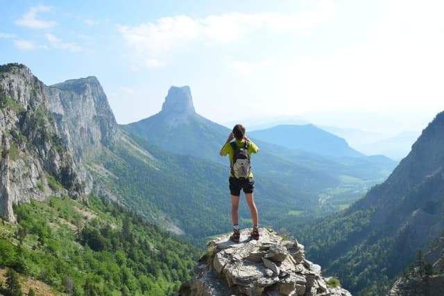 Randonneur-au-Pas-de-lAiguille-Quentin-Vanaker_export