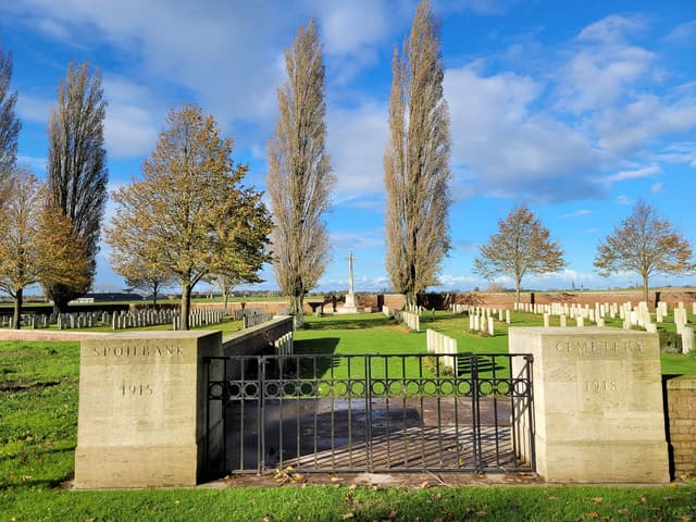 20231107 130601 Caja GR W1280