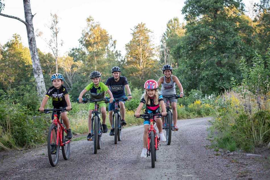 varmland_goingnorth_mountainbiking_family-2048x1366-fotos-reisbureau-richard--julia-w950