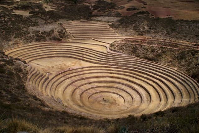 Peru-Bol-12-Lieve-Van-Isacker-cirkelvormige-terrasssen-van-Moray-Cusco-Custom