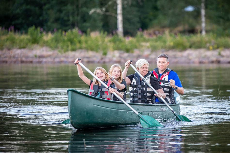 canoeing_family-1024x683-1-fotos-reisbureau-richard--julia-w950